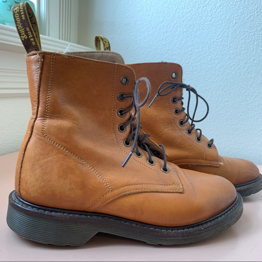 Dr. Marten’s Felicity 8 Eye Boot